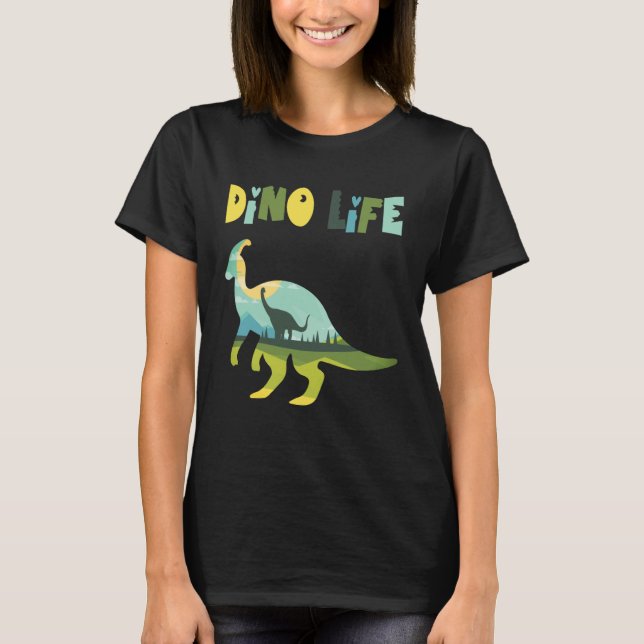 Camiseta Dino life wild wilderness in the forest with dinos (Frente)