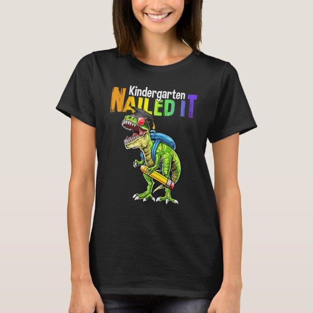 Camiseta Dino Trex Kindergarten Nailed It Graduation Boy Ki (Frente)