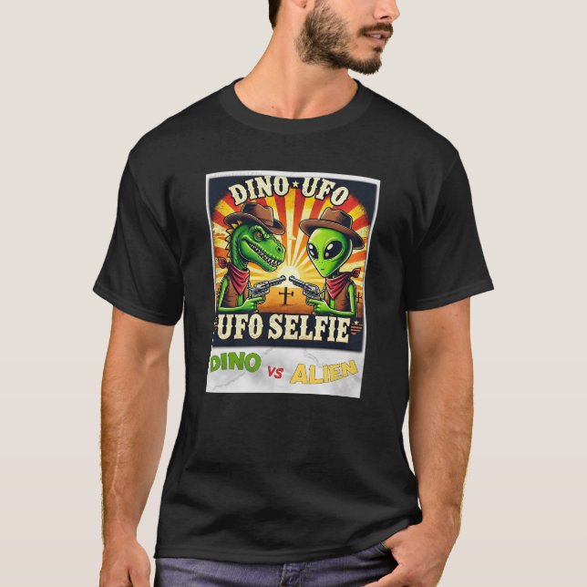Camiseta Dino UFO Selfie: Dino vs Alienígena (Man Tshirt) # (Frente)