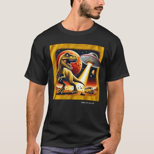 Camiseta Dino UFO Selfie: Encontro de Alienígenas (Man Tshi (Frente)