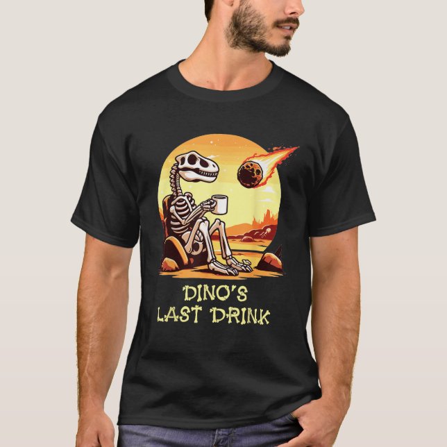 Camiseta Dino Última Bebida Dinossauro Esqueleto Café Sobre (Frente)