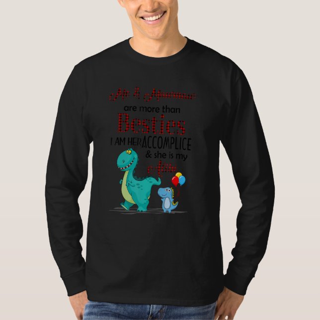 Camiseta Dinosaur Me And Mawmaw Are More Than Besties She i (Frente)