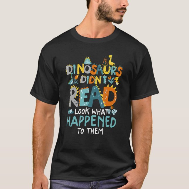 Camiseta Dinosaurs Didnt Read Look What Happened To Them Fu (Frente)