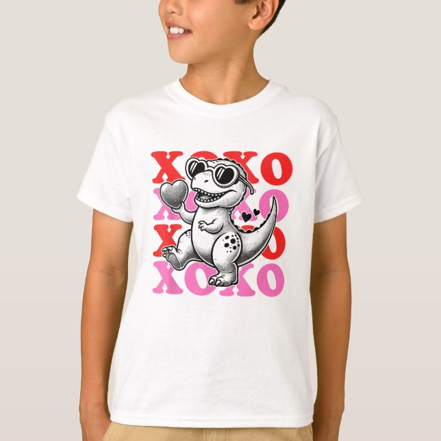 Camiseta Dinossauro Com Padrão Xoxo Para Dia de os namorado (Frente)