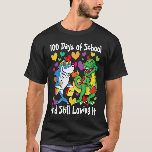 Camiseta Dinossauro e Tubarão 100 Dias de Escola e Ainda Lo (Frente)