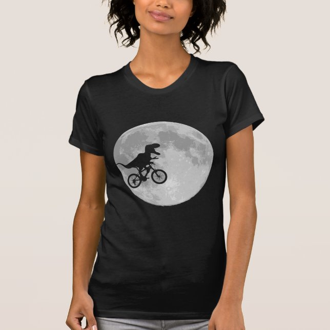 Camiseta Dinossauro em bicicleta no céu com lua (Frente)