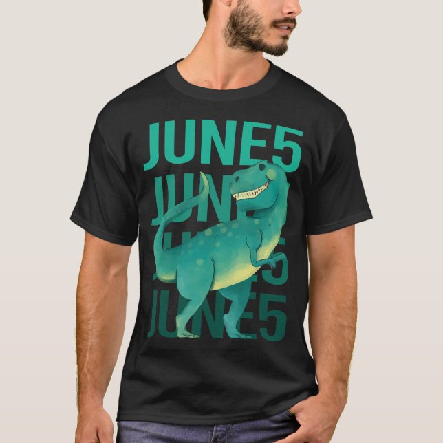 Camiseta Dinossauro engraçado - 5 de 5 de junho 05 (Frente)
