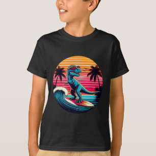 Camiseta Dinossauro Engraçado Surfando Pôr do Sol Retrô Hom
