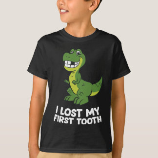 Camiseta Dinossauro Perdido Primeiro Dente