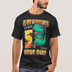 Camiseta Dinossauro Toca Violão Incrível Desde 2018 Rex 5 B