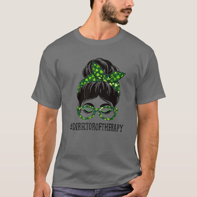Camiseta Director Of Therapy Messy Bun St Patrick's Day Sha (Frente)