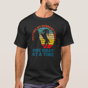 Camiseta Dirigindo meu marido uma cabra louca de cada vez -