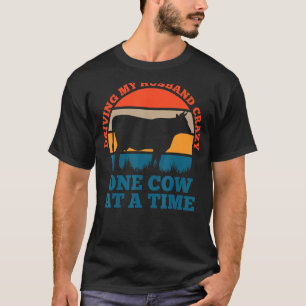 Camiseta Dirigindo meu marido uma vaca louca de cada vez