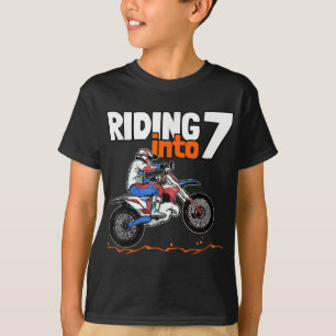 Camiseta Dirigindo-se a 7 Camadas de Sujeira com 7 Anos de