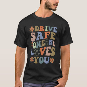 Camiseta Dirija Com Segurança, Alguém Te Ama