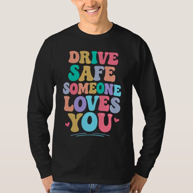Camiseta Dirija com segurança, alguém te ama (Frente)