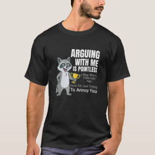 Camiseta Discutir Comigo É Inútil Cartoon Raccoon Resmungo
