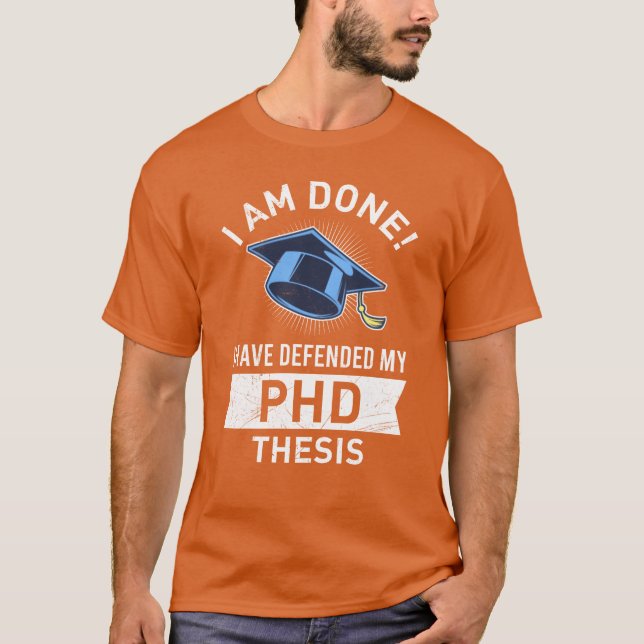 Camiseta Dissertação defendida Finalmente Doutor Grau PhD f (Frente)