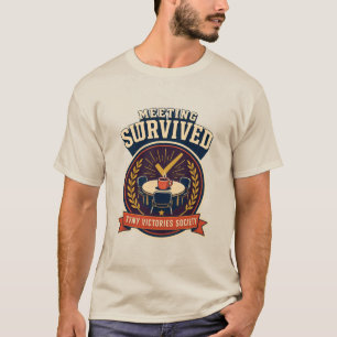 Camiseta Distintivo de Humor de Escritório Retrô Sobreviven