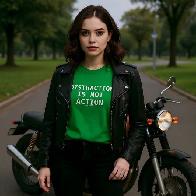 Camiseta Distraction Is Not Action (Criador carregado)