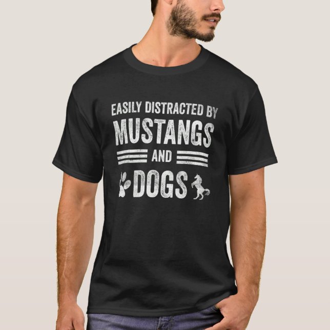 Camiseta Distraído Facilmente Por Cães E Mustangas (Frente)