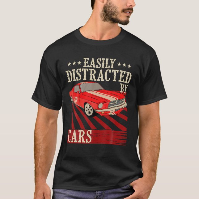 Camiseta Distraído Facilmente Por Carros Clássicos, Cara C (Frente)