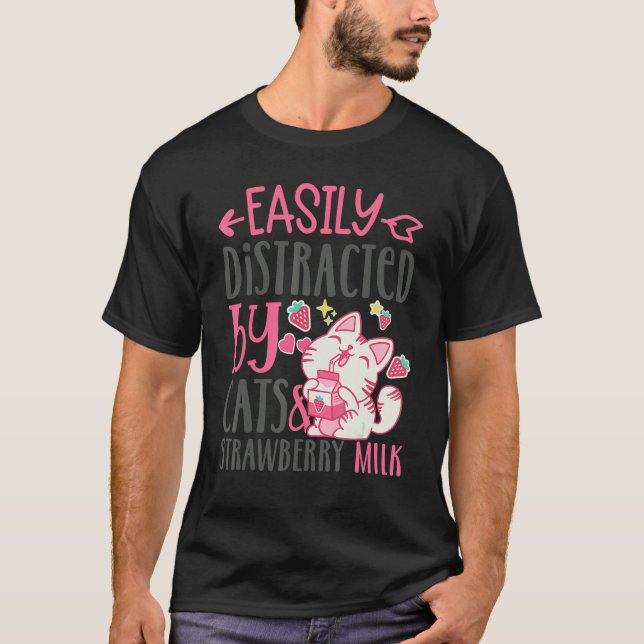 Camiseta Distraido Facilmente Por Gatos E Leite De Morango  (Frente)