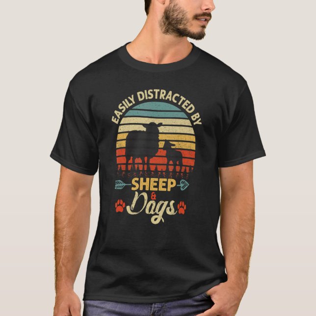 Camiseta Distraído Facilmente Por Ovinos E Cães Fazenda Ani (Frente)