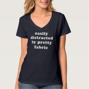 Camiseta Distraído pela citação do Quilter Funny do Tecido 