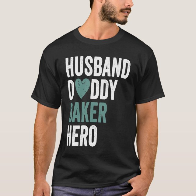 Camiseta Distressed Baker  Husband Daddy Baker Hero (Frente)
