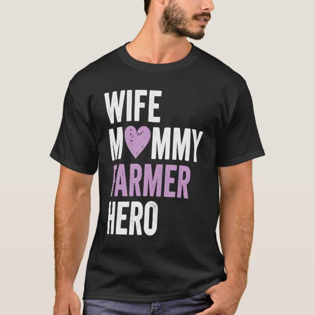 Camiseta Distressed Farmer  Wife Mommy Farmer Hero (Frente)