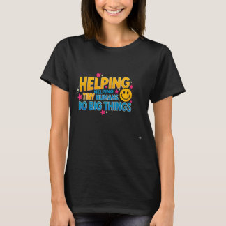 Camiseta Dito engraçado ajudando humanos minúsculos grande