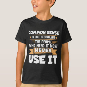 Camiseta Dito engraçado O senso comum é como desodorante Pi