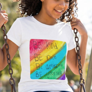 Camiseta Dito Inspirador Arco-íris SEJA Amável SEJA Você Me