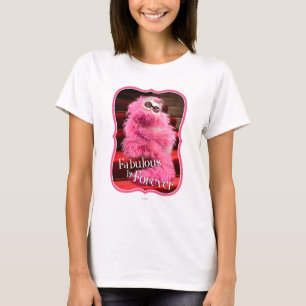 Camiseta Diva White Cat Embrulhada em Boa Rosa no tapete ve