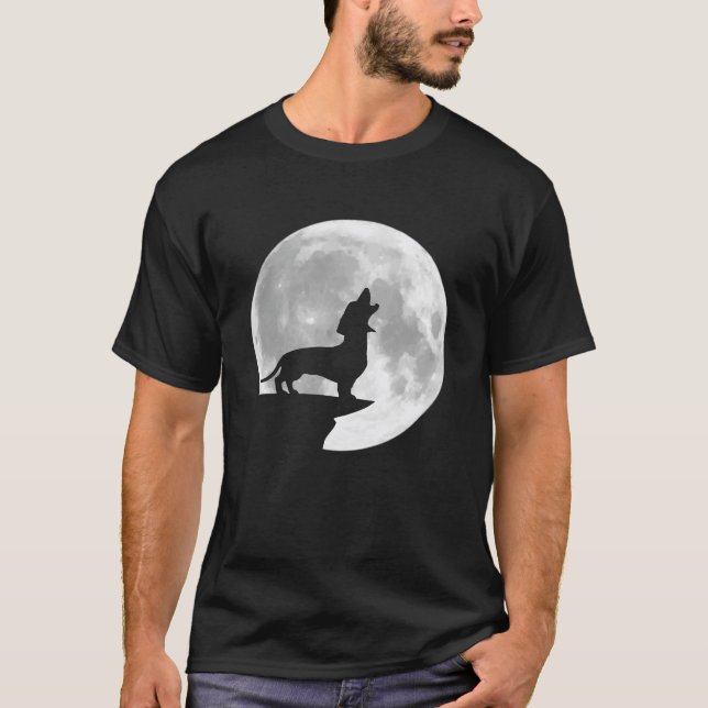 Camiseta Diversão Dachshund Howling Lua Cheia Halloween (Frente)