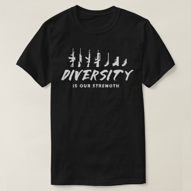 Camiseta Diversidade é nossa força Deus Engraçado Armas 2A  (Frente do Design)