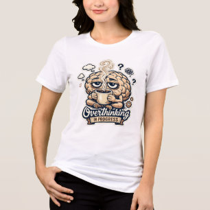 Camiseta Divertida Pensando Demais Em Andamento
