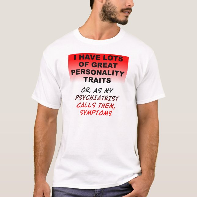 Camiseta Divertida Sintomas de Personalidade (Frente)