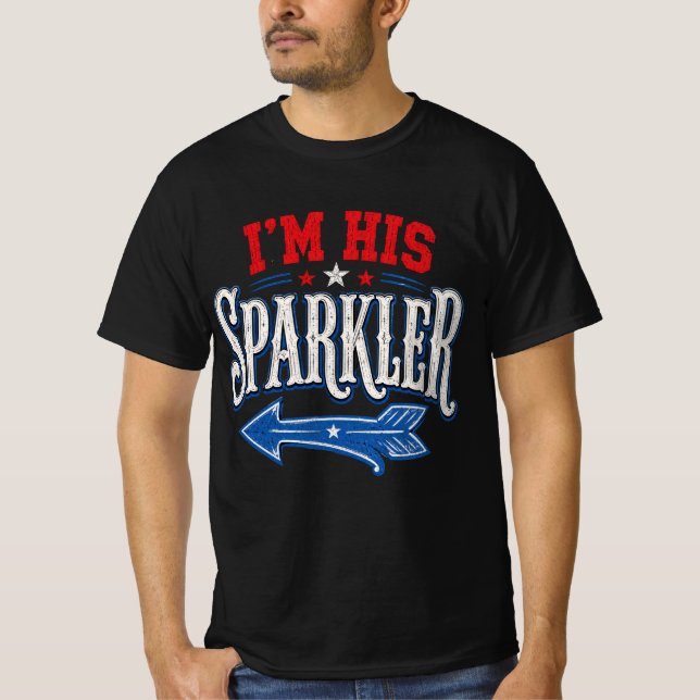 Camiseta Divertido 4 de Julho EUA Eu Sou Sua Faísca (Frente)