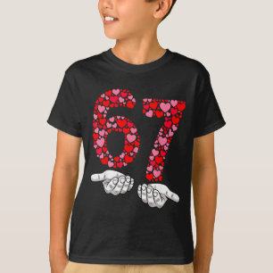 Camiseta Divertido 67 Mãos Dia dos Namorados Seis Sete Meme