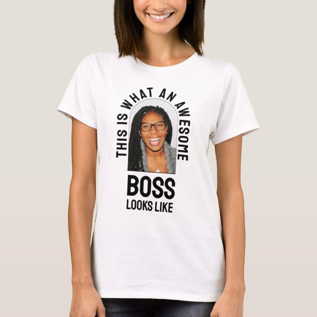 CAMISETA DIVERTIDO É ASSIM QUE UM CHEFE INCRÍVEL SE PARECE  (Frente)
