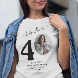 Camiseta Divertido 'Olha Quem Está Com 40' Estiloso Anivers