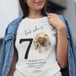 Camiseta Divertido 'Olha Quem Está Com 70' Estiloso Anivers