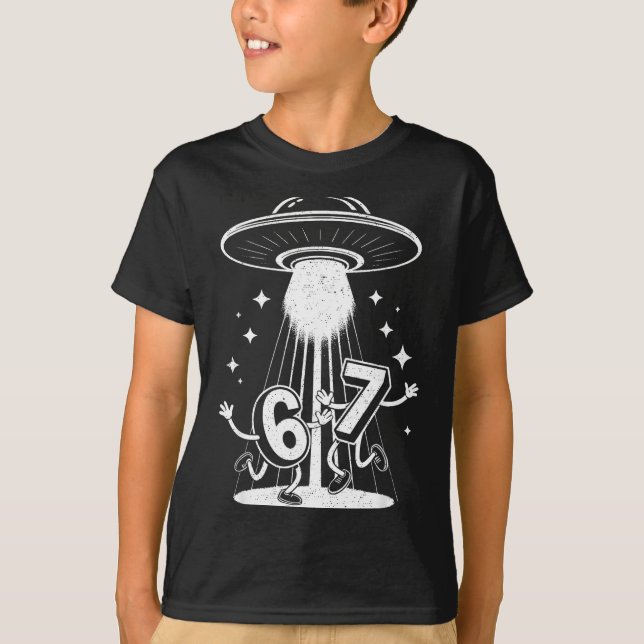 Camiseta Divertido Seis Sete 67 Meme Internet Meme Ufo Gera (Frente)