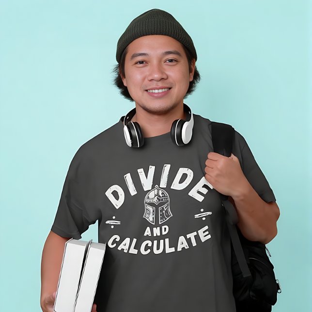 Camiseta Divide And Calculate – Funny Math Warrior Design (Criador carregado)