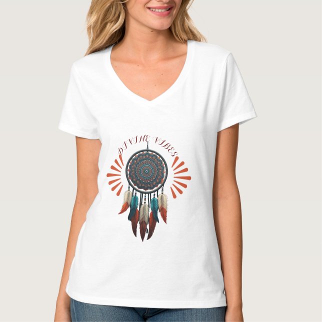 Camiseta "Divine Vibes" - Design Boho Dreamcatcher (Frente)