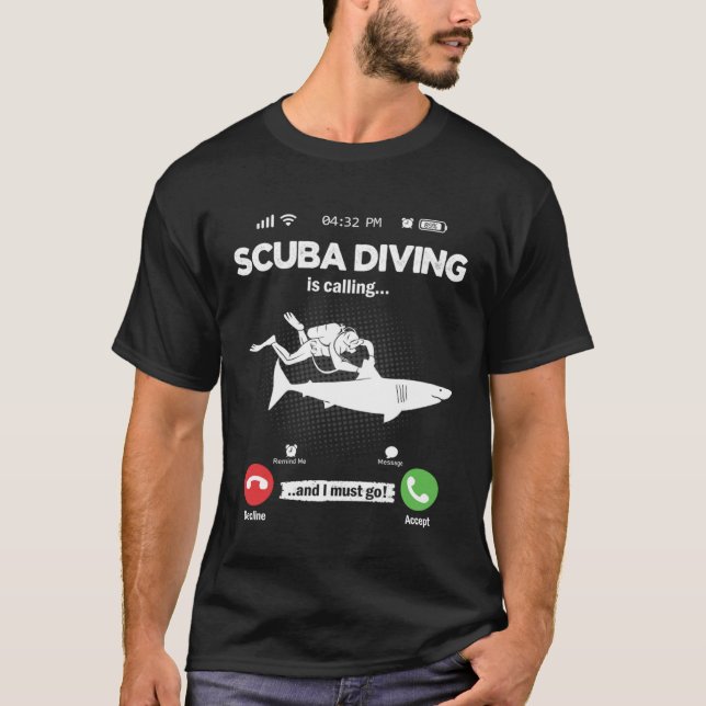 Camiseta Diving Is Calling I Must Go Snorkeling Hobby Divin (Frente)