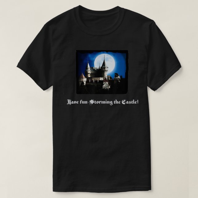 Camiseta Divirta-Se Em Tempestade No Castelo Tee (Frente do Design)
