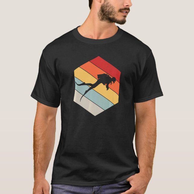 Camiseta Divisor de Scuba Vinta Geométrica Distante (Frente)